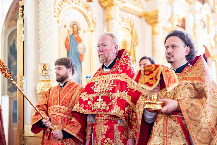 Божественная литургия во Всехсвятском храме города Серпухова